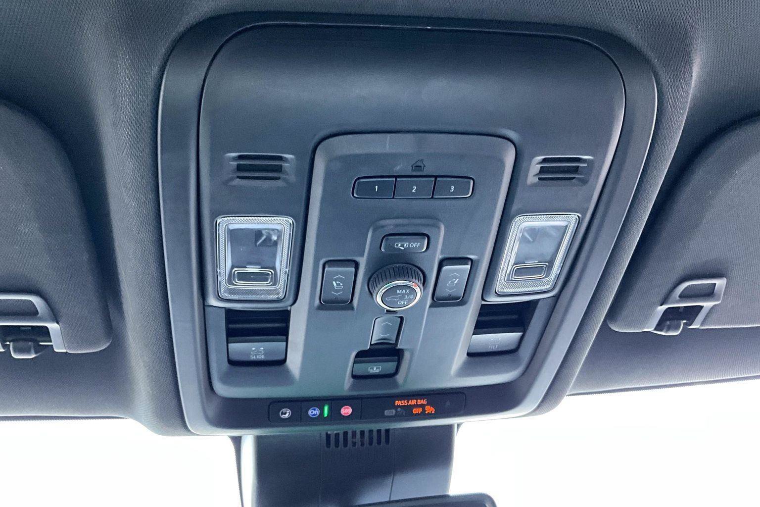 Used 2023 GMC Yukon XL AT4 w/ Technology Package AWD/4WD image 40