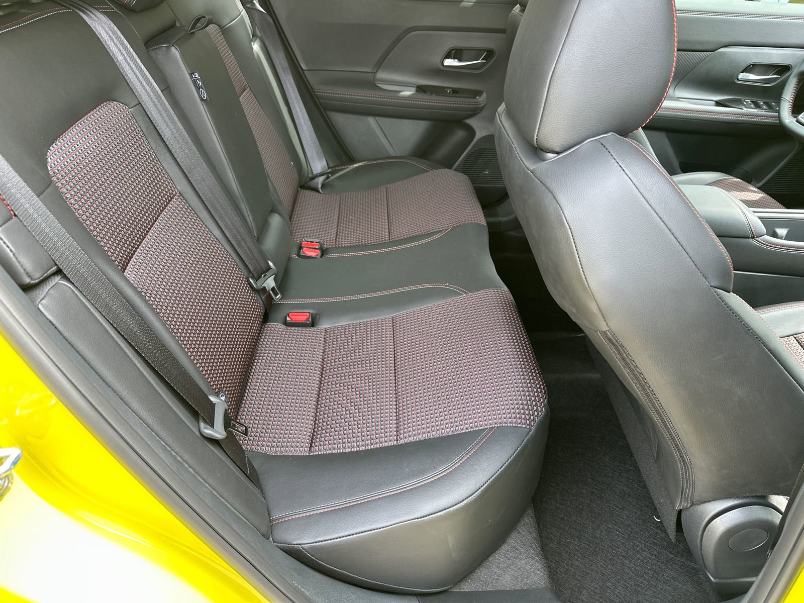 Certified 2025 Nissan Kicks SR FWD image 13