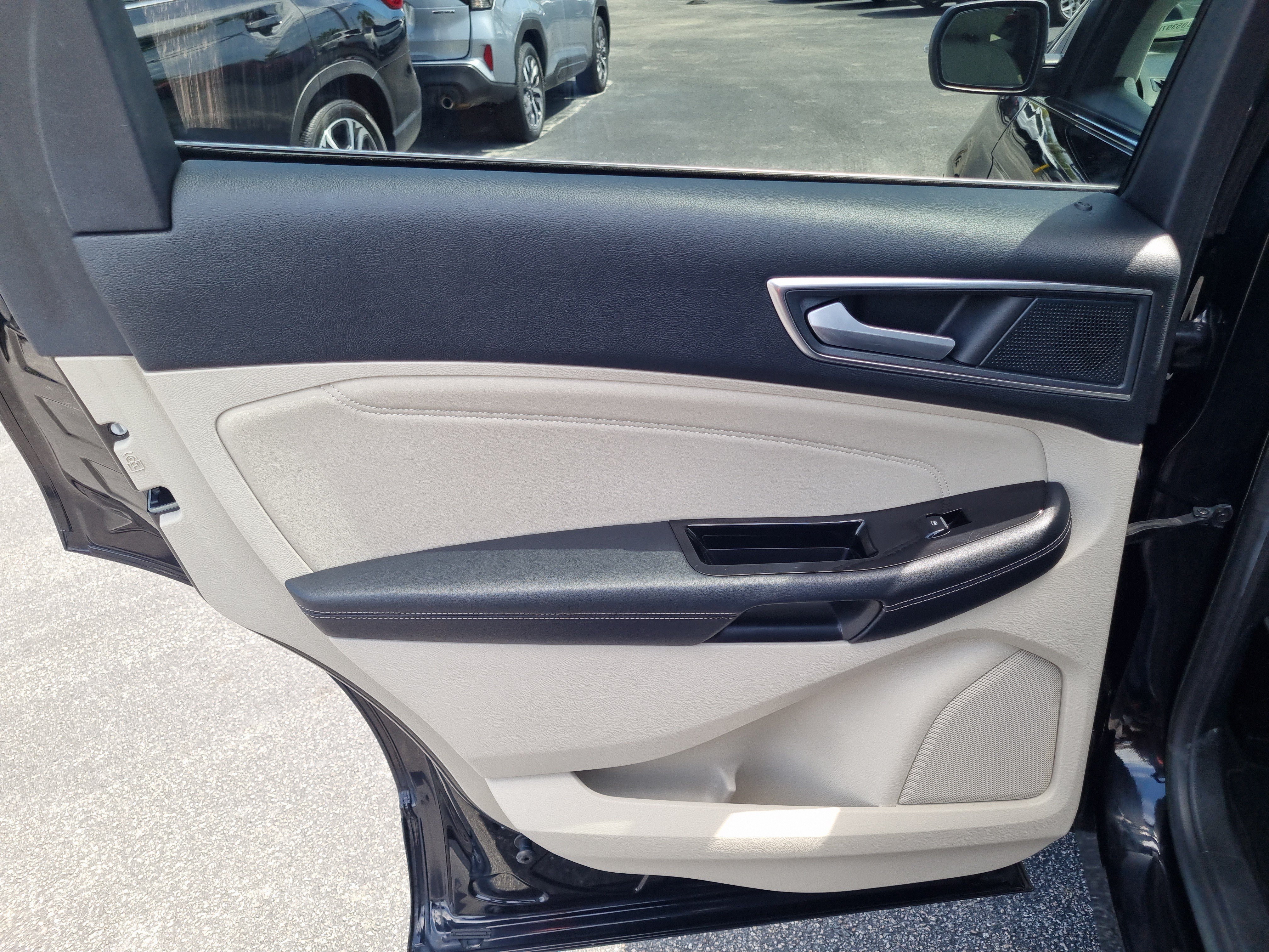 Used 2019 Ford Edge Titanium w/ Equipment Group 301A AWD/4WD image 11
