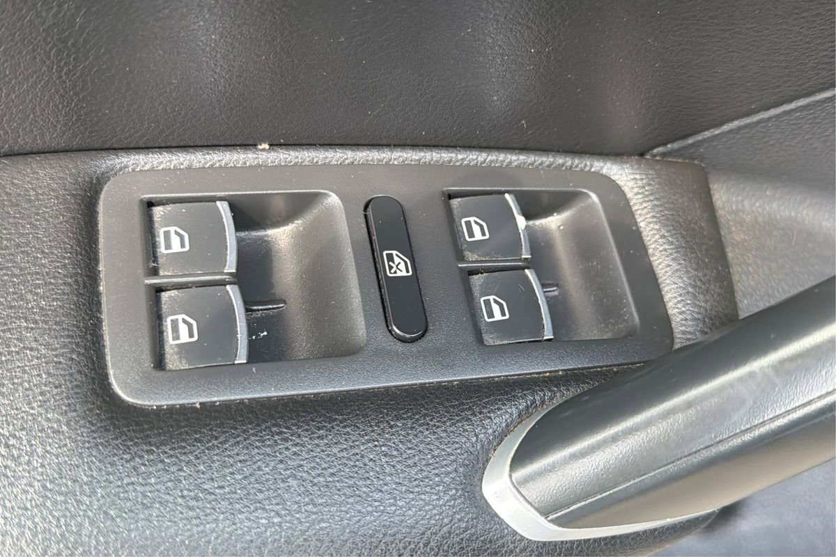 Used 2022 Volkswagen Passat 2.0T SE FWD image 36