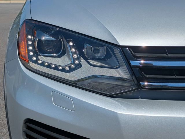 Used 2014 Volkswagen Touareg TDI image 10