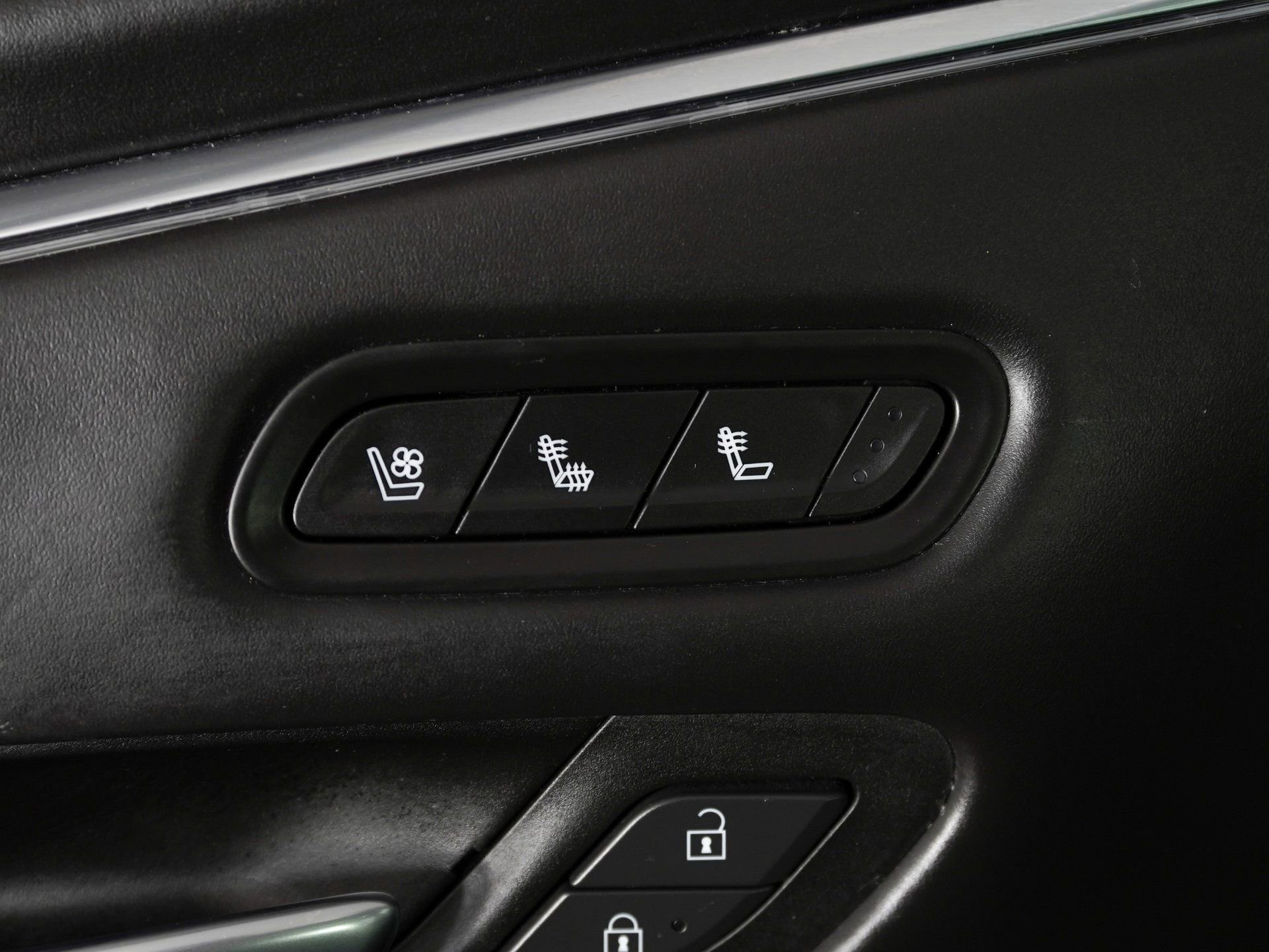 Used 2021 Cadillac Escalade ESV Sport Platinum image 18