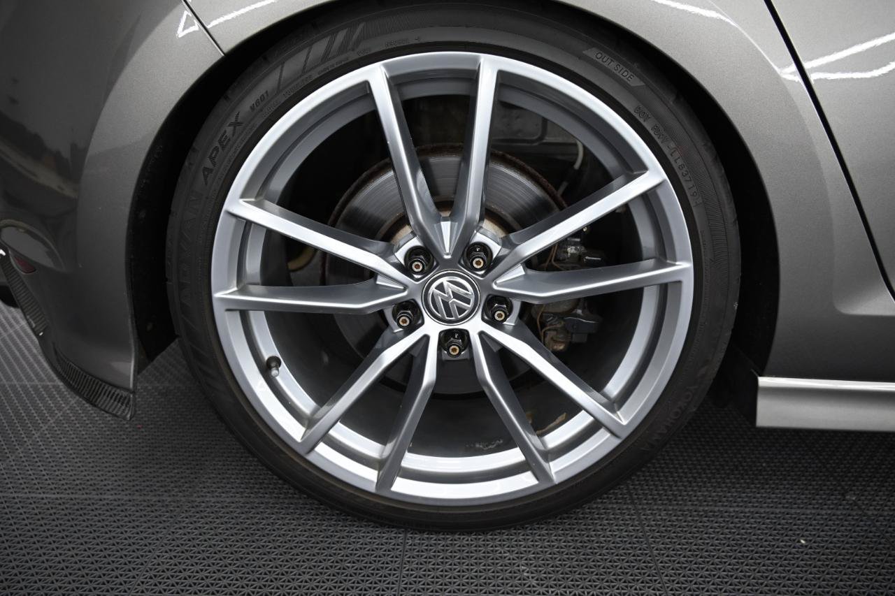 Used 2017 Volkswagen Golf R 4-Door AWD/4WD image 45