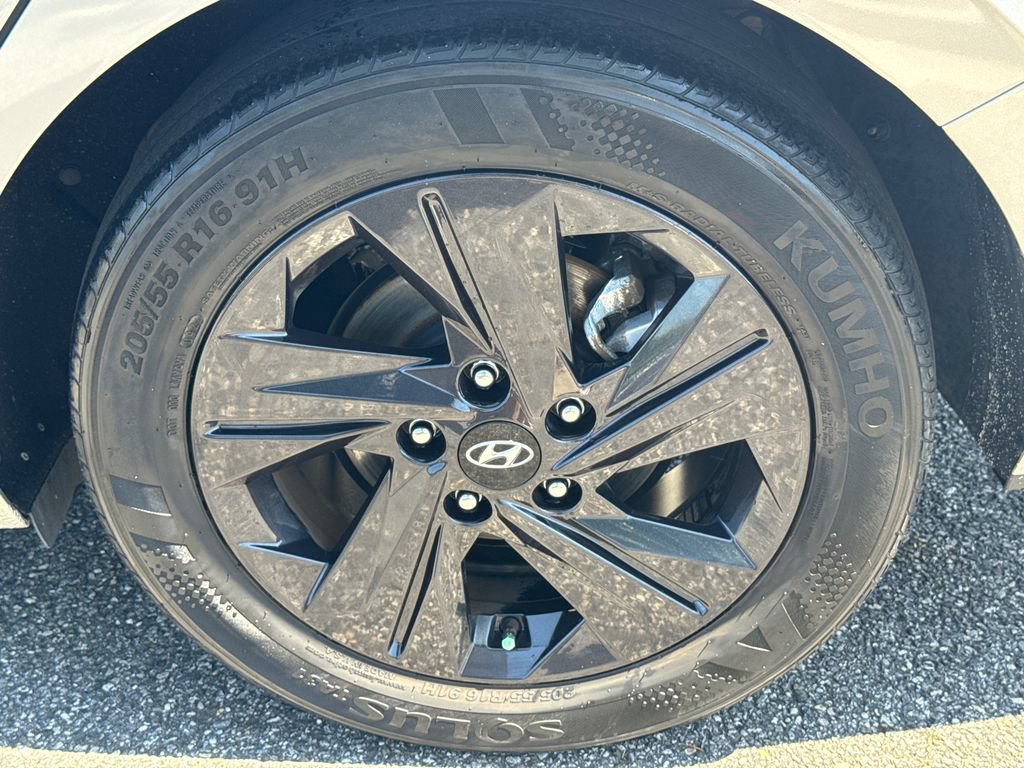 Used 2022 Hyundai Elantra SEL FWD image 19