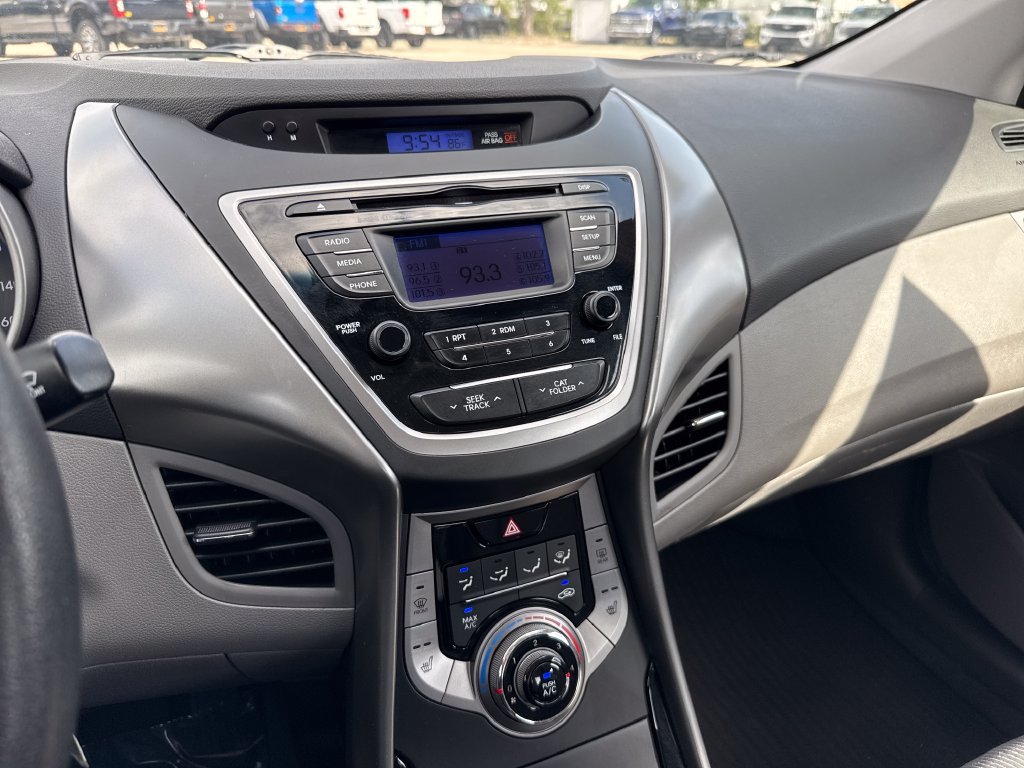 Used 2013 Hyundai Elantra FWD image 18