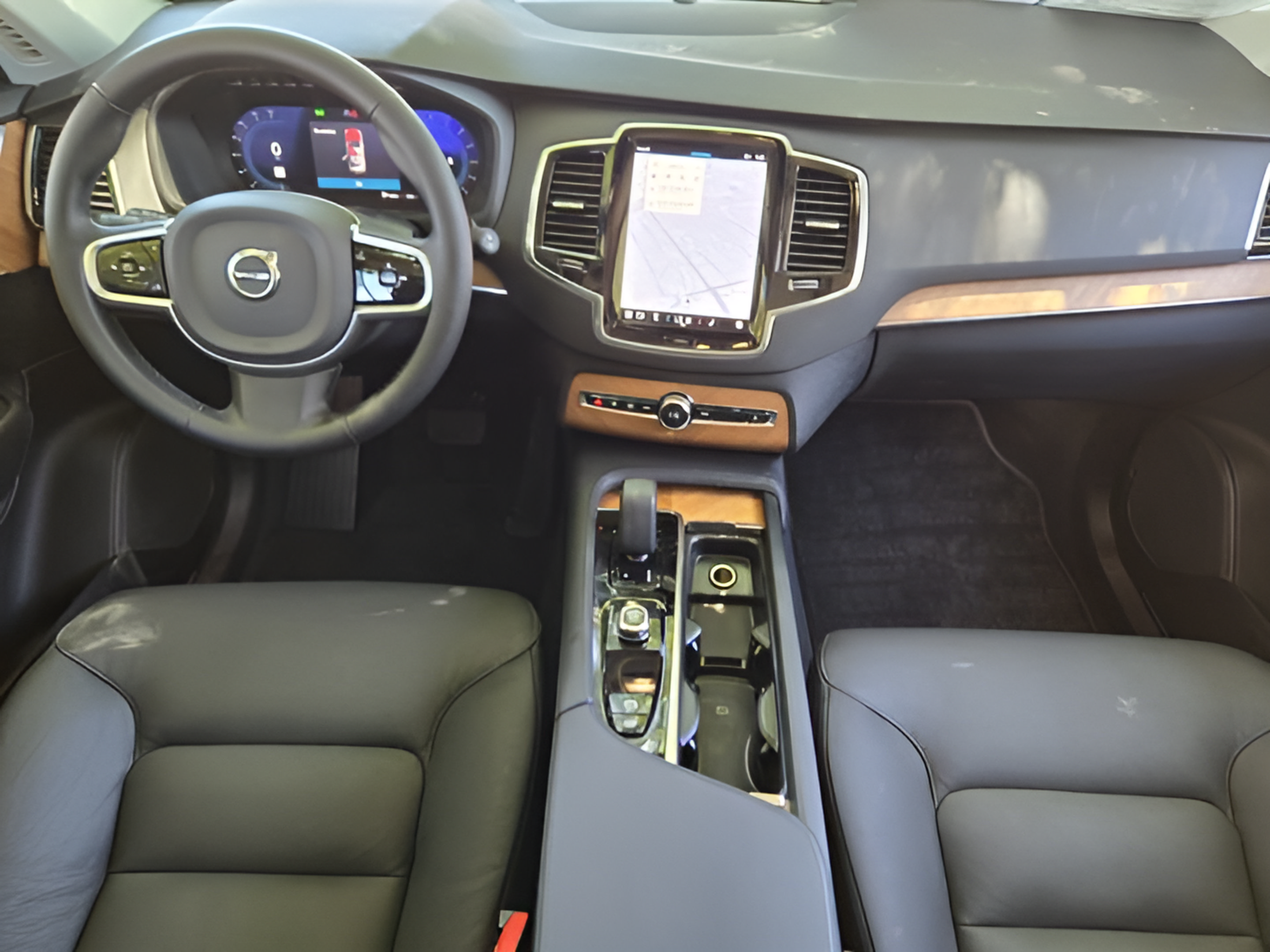 Used 2025 Volvo XC90 B6 Plus w/ Protection Package Premier AWD/4WD image 25