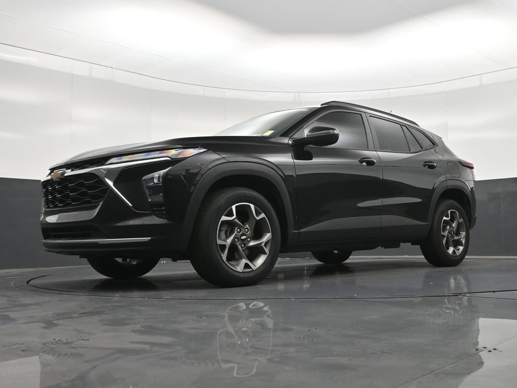Used 2025 Chevrolet Trax LT FWD image 23