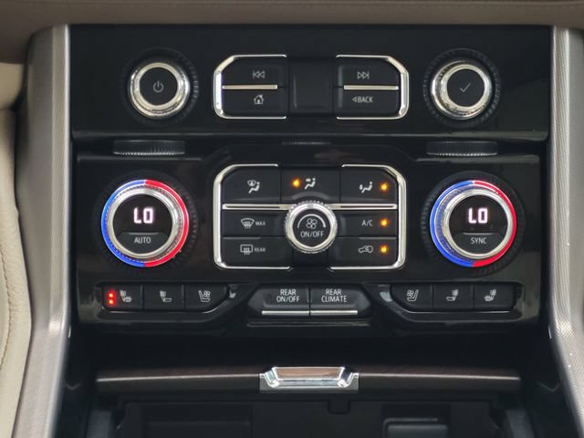 Used 2024 GMC Yukon XL Denali AWD/4WD image 18