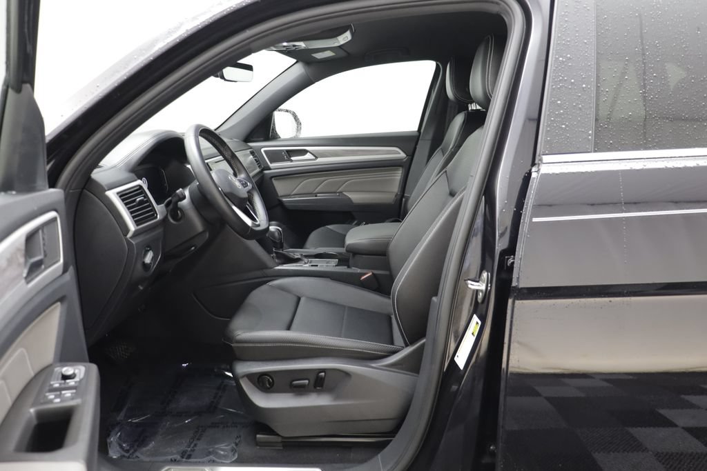 Used 2023 Volkswagen Atlas Cross Sport SE w/ Black Wheel Package FWD image 5