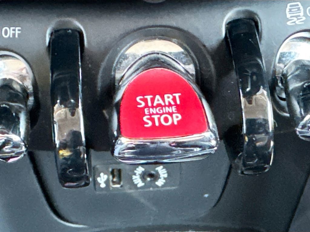 Used 2017 MINI Cooper 2-Door Hardtop image 19