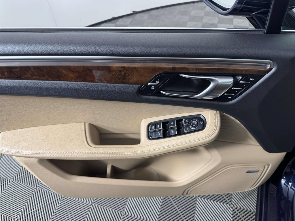 Used 2022 Porsche Macan S AWD/4WD image 17