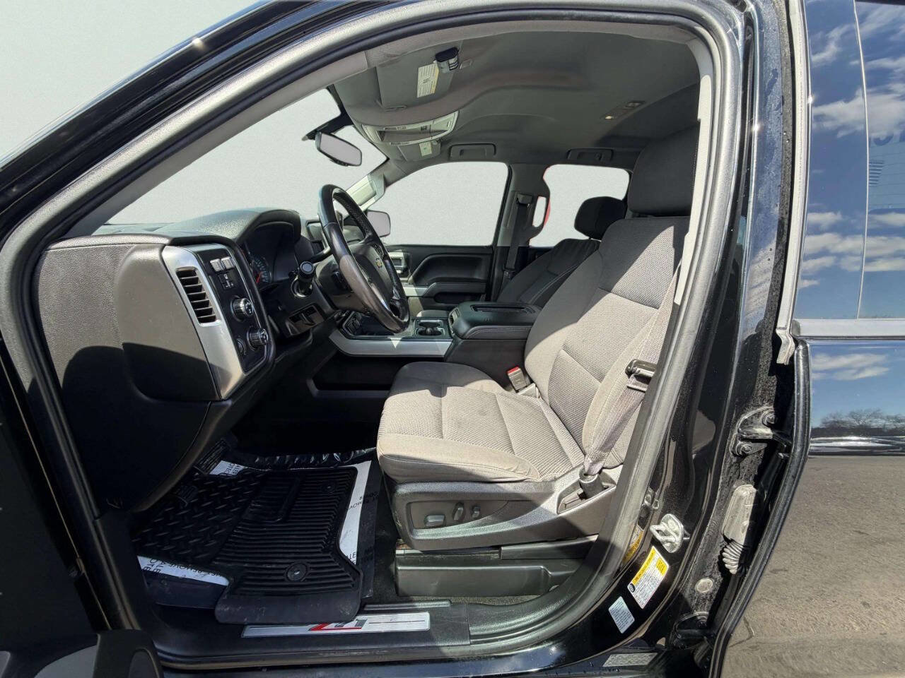 Used 2017 Chevrolet Silverado 1500 LT w/ Midnight Edition image 17