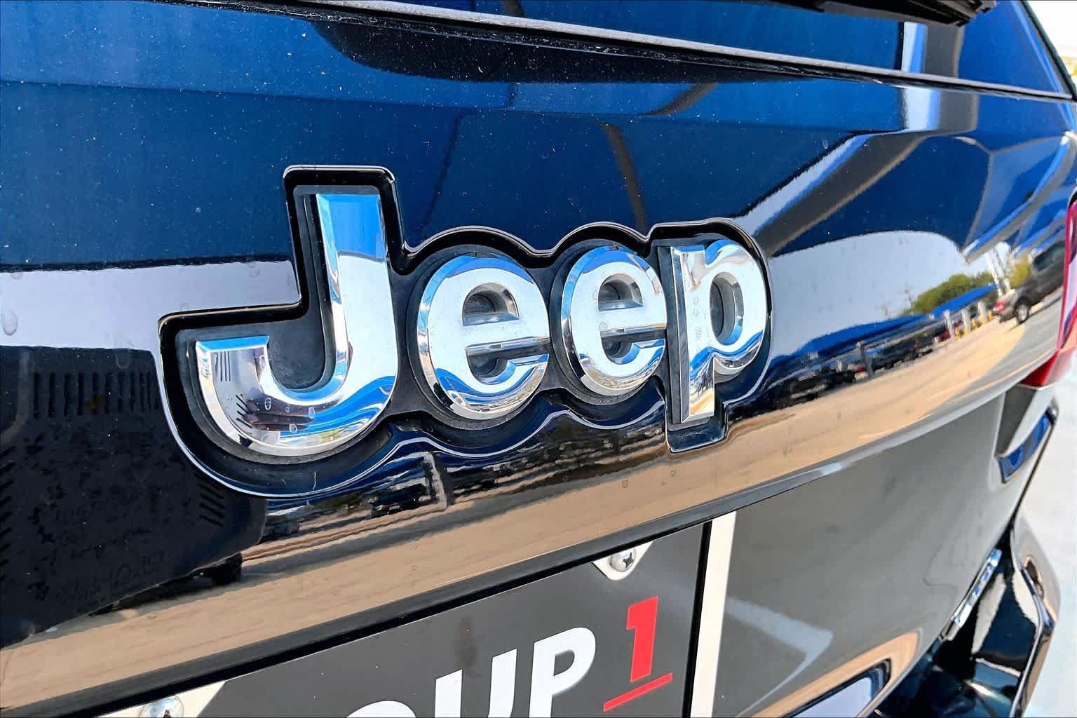 Used 2022 Jeep Grand Cherokee Laredo E w/ Security & Convenience Group AWD/4WD image 30