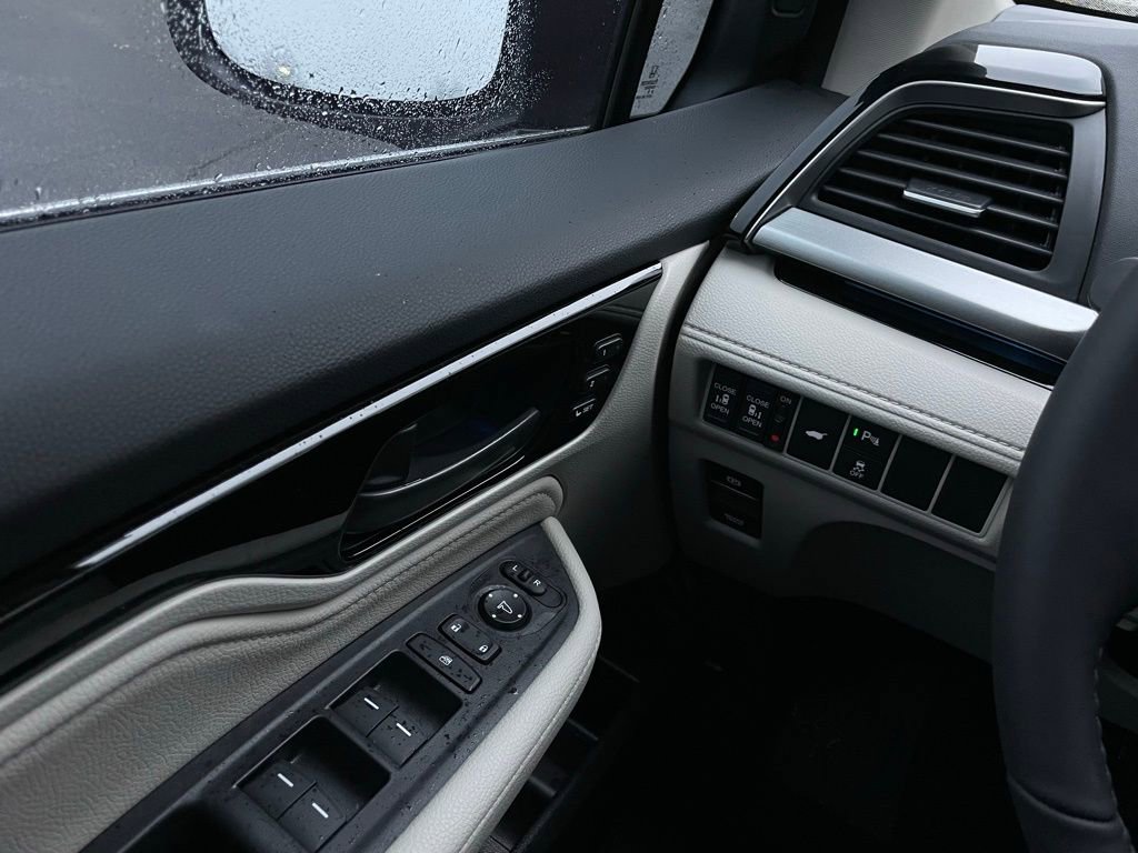 New 2026 Honda Odyssey Touring image 23