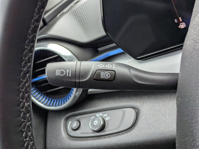 Used 2025 Chevrolet Trax LT w/ LT Convenience Package image 15