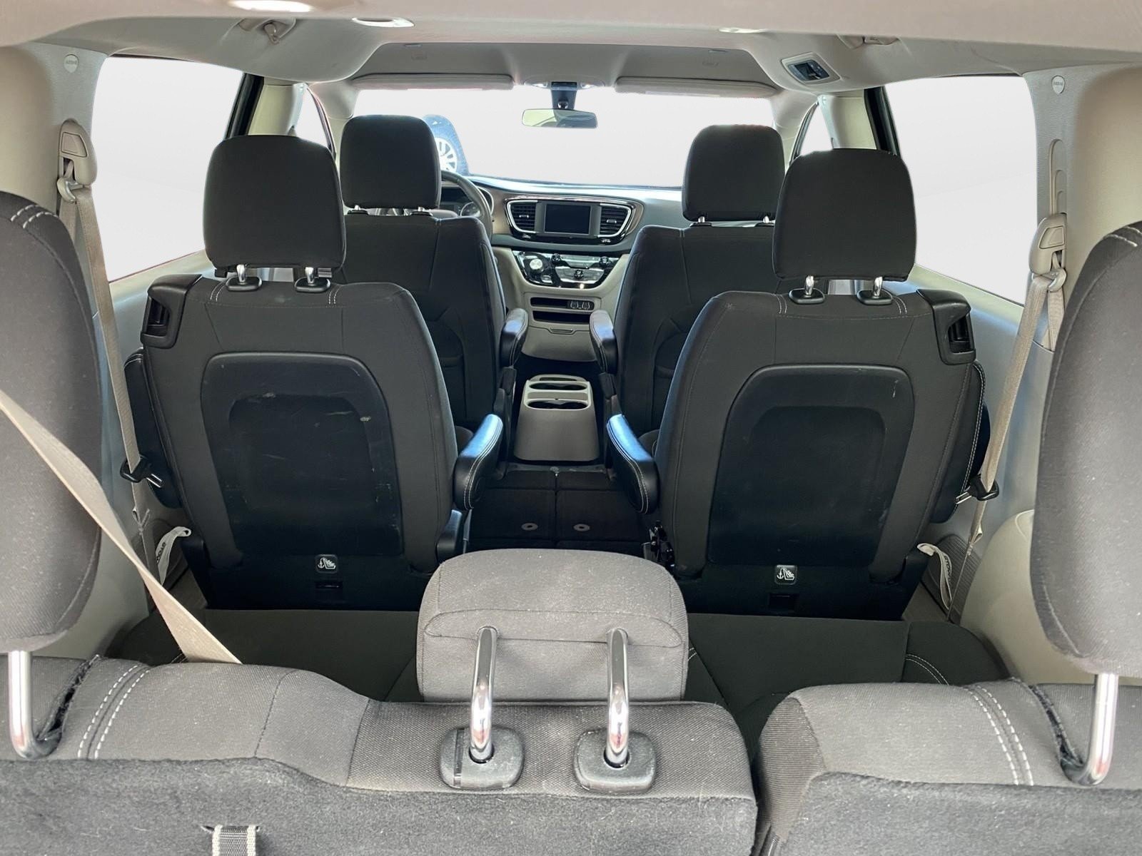 Used 2022 Chrysler Voyager LX FWD image 16