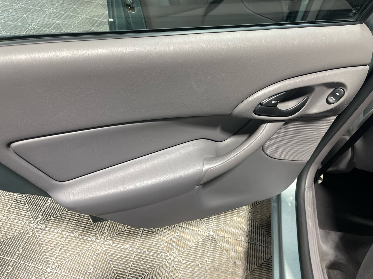 Used 2004 Ford Focus SE image 21