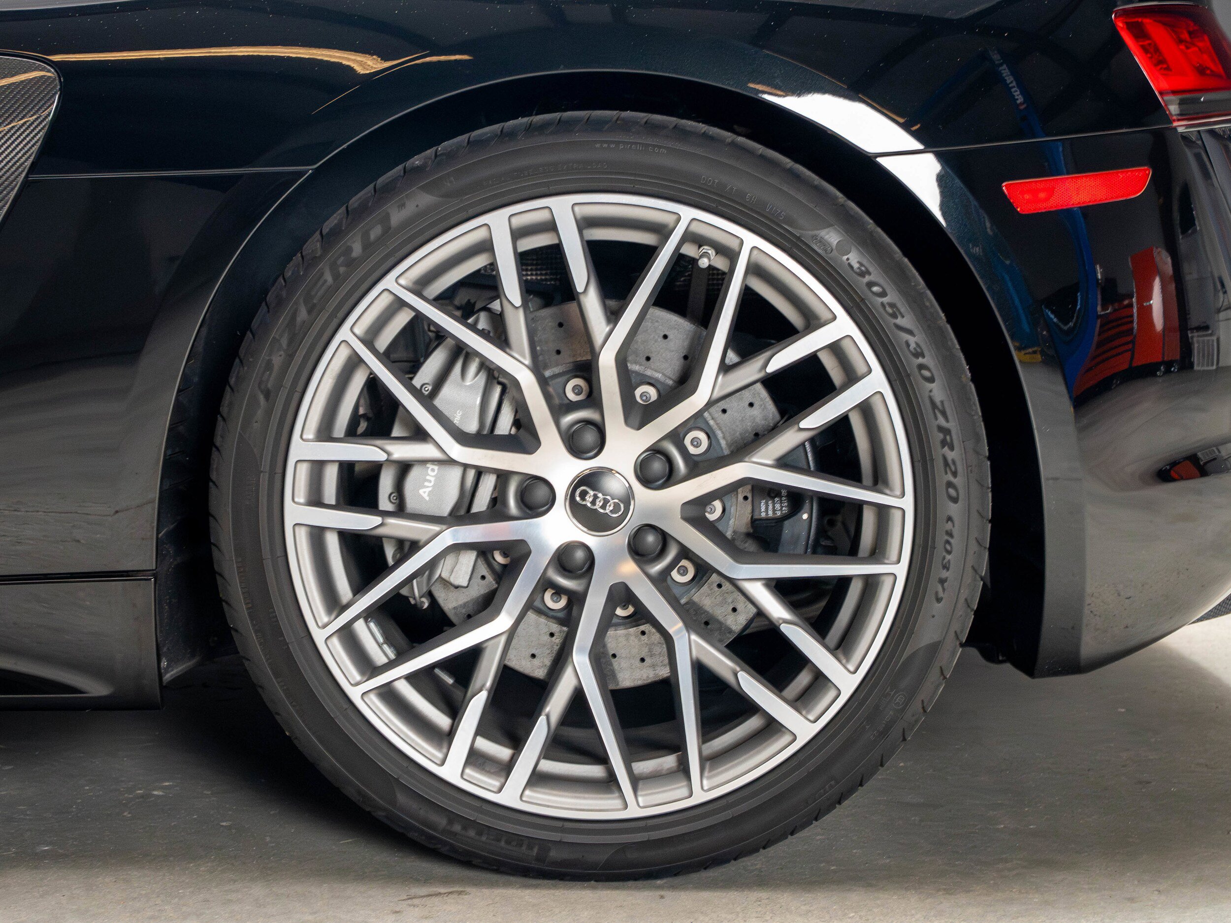 Used 2017 Audi R8 V10 plus AWD/4WD image 22