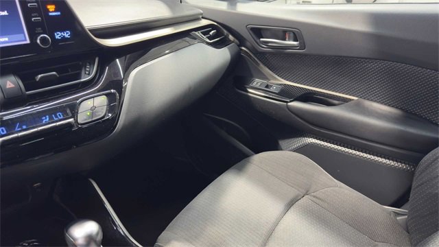 Used 2019 Toyota C-HR XLE image 27