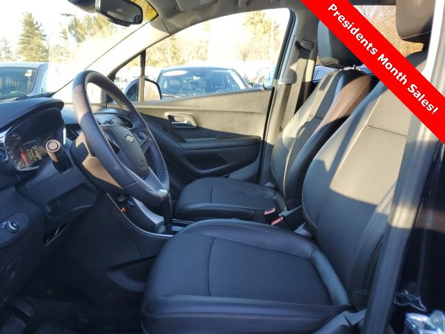 Used 2022 Chevrolet Trax LT w/ LT Convenience Package image 18