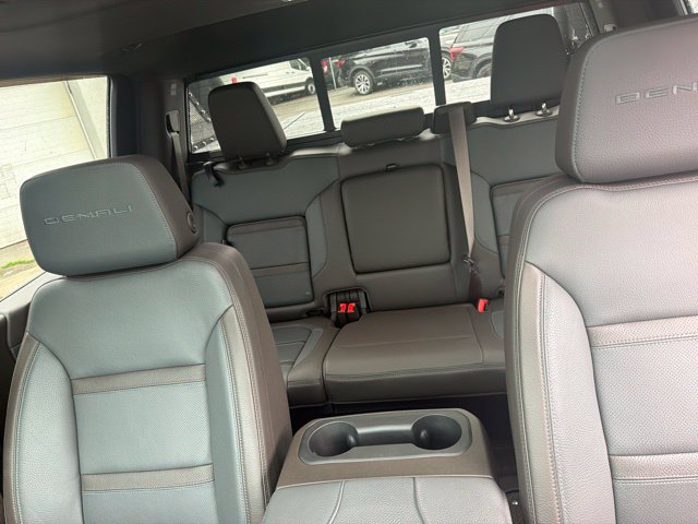 Used 2021 GMC Sierra 2500 Denali w/ Denali Black Diamond Edition AWD/4WD image 17
