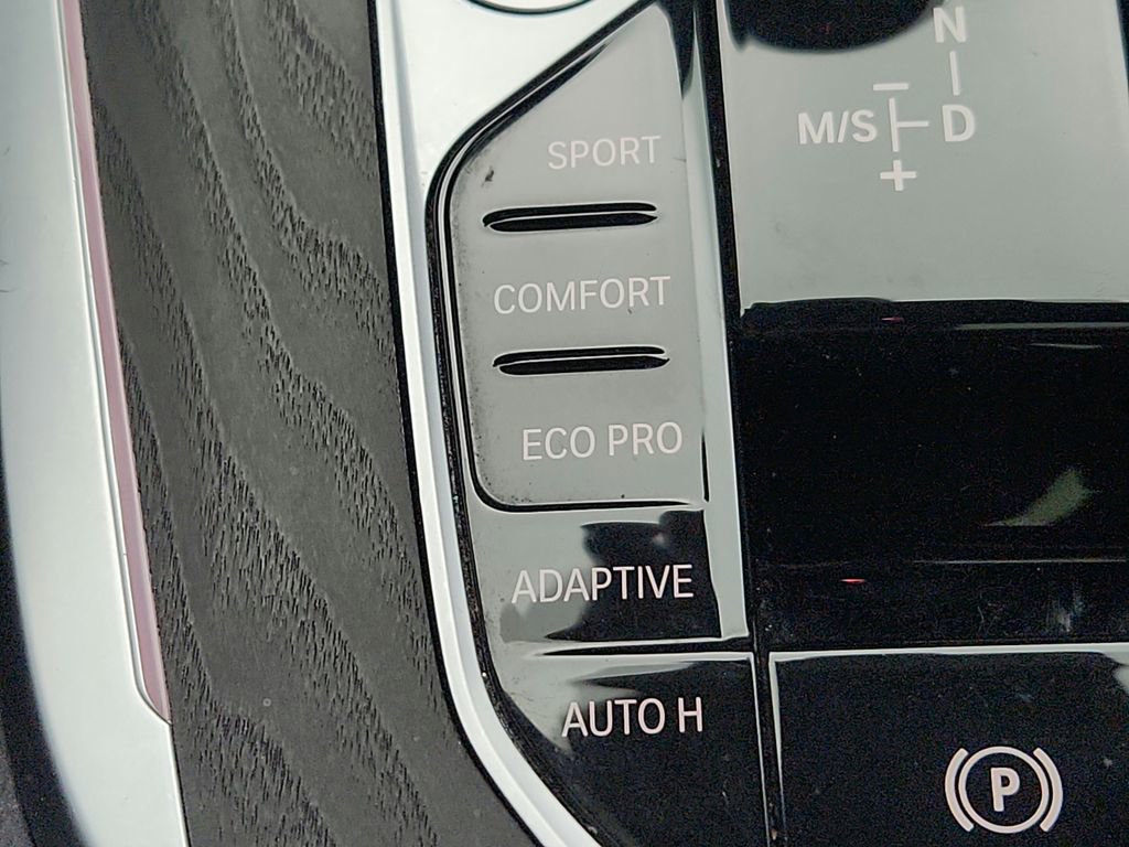 Used 2022 BMW X7 xDrive40i w/ Premium Package image 25