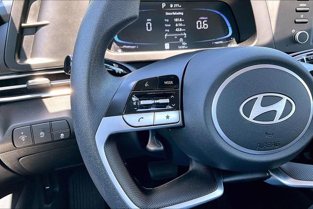 Used 2024 Hyundai Elantra SE FWD image 11