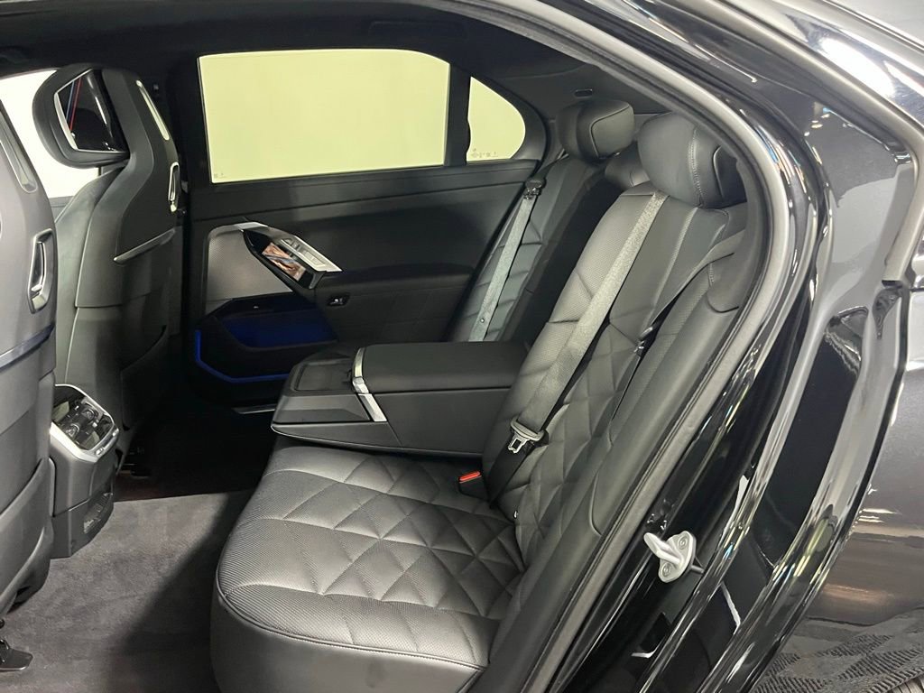 Used 2025 BMW 740i image 26