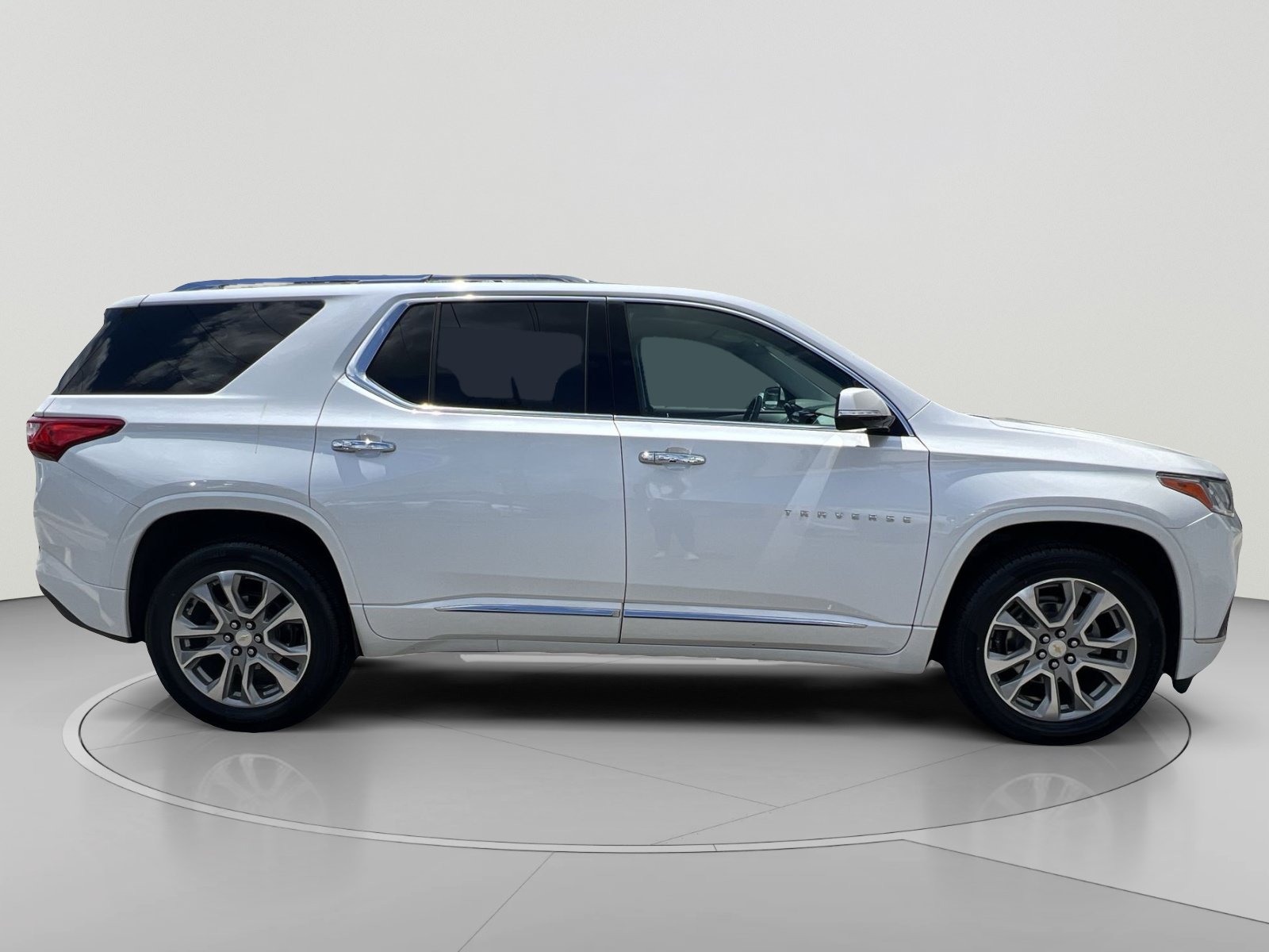 Used 2019 Chevrolet Traverse Premier w/ Driver Confidence II Package FWD image 6
