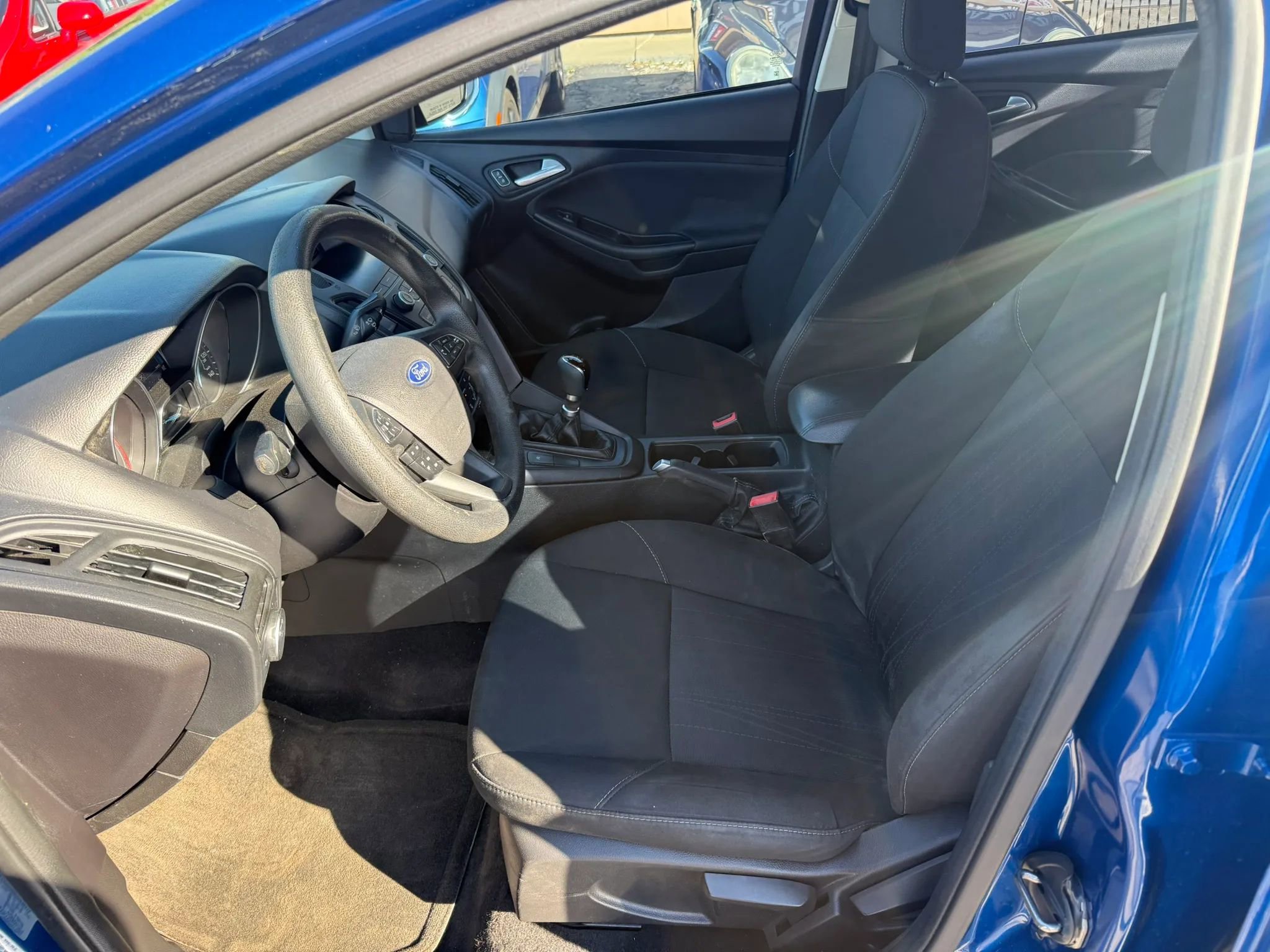 Used 2018 Ford Focus SE FWD image 12
