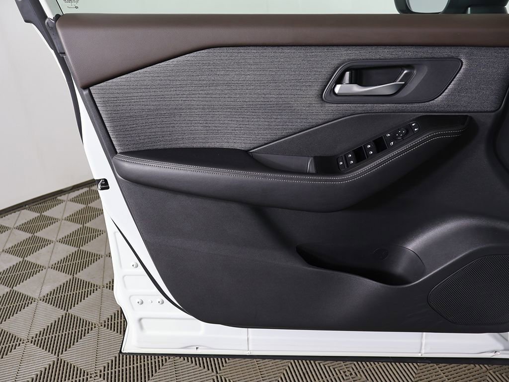 Used 2022 Nissan Rogue SV image 18
