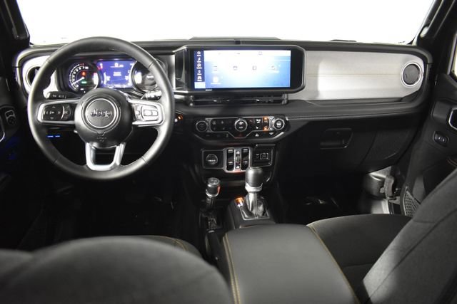 Used 2025 Jeep Wrangler Unlimited Sahara AWD/4WD image 28