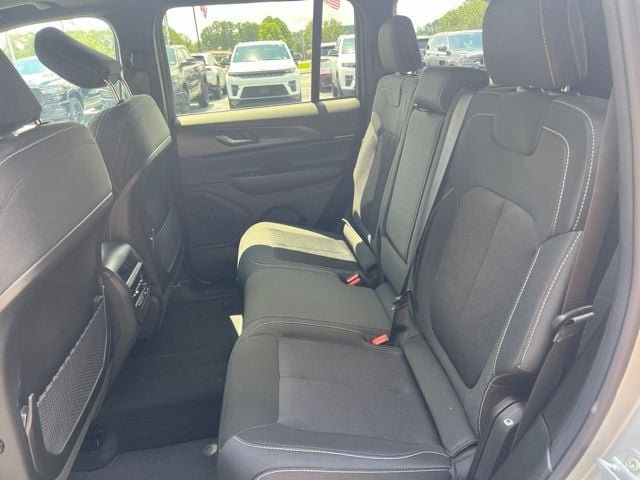 New 2026 Jeep Grand Cherokee Laredo X AWD/4WD image 19