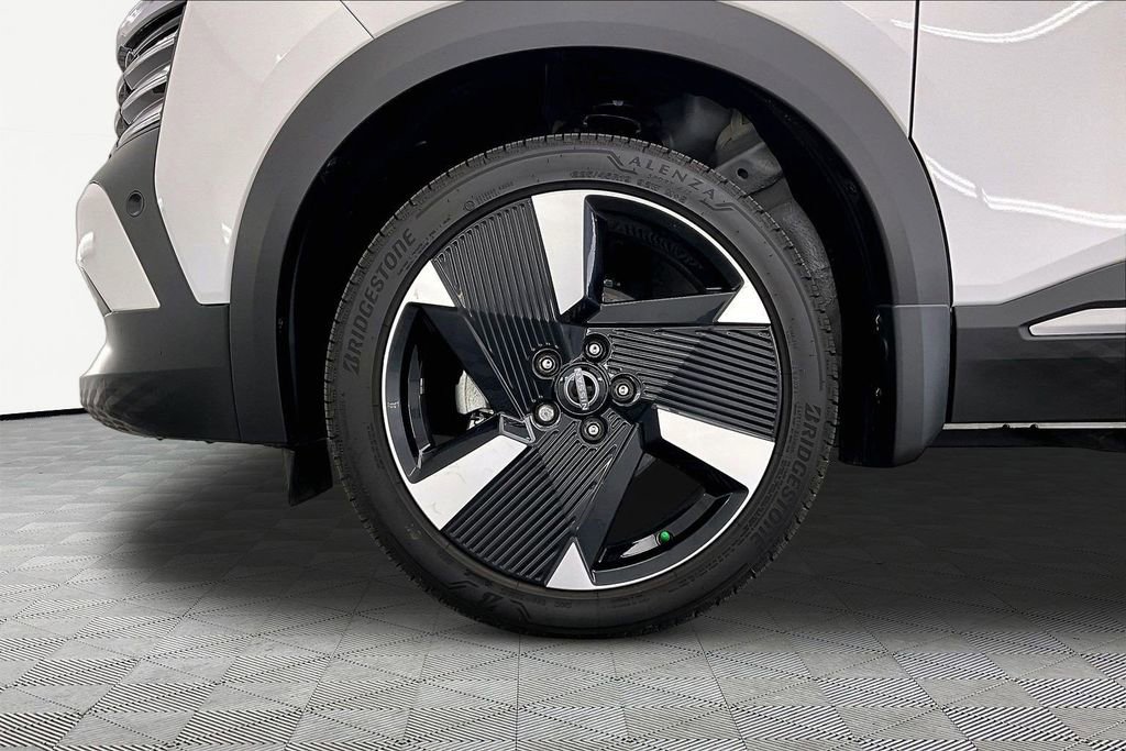Used 2025 Nissan Kicks SR FWD image 9