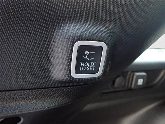 New 2025 Jeep Grand Cherokee Laredo w/ Luxury Tech Group I image 9