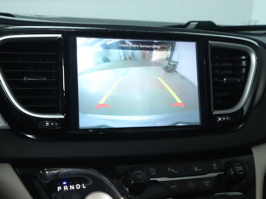 Used 2023 Chrysler Pacifica Touring-L FWD image 27