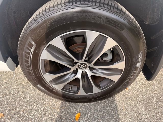 Used 2023 Toyota Highlander XLE image 25