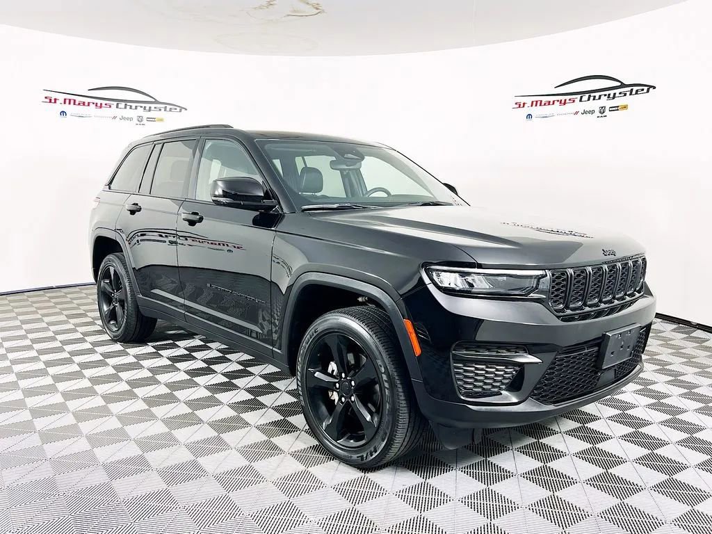 Used 2023 Jeep Grand Cherokee Altitude AWD/4WD image 1