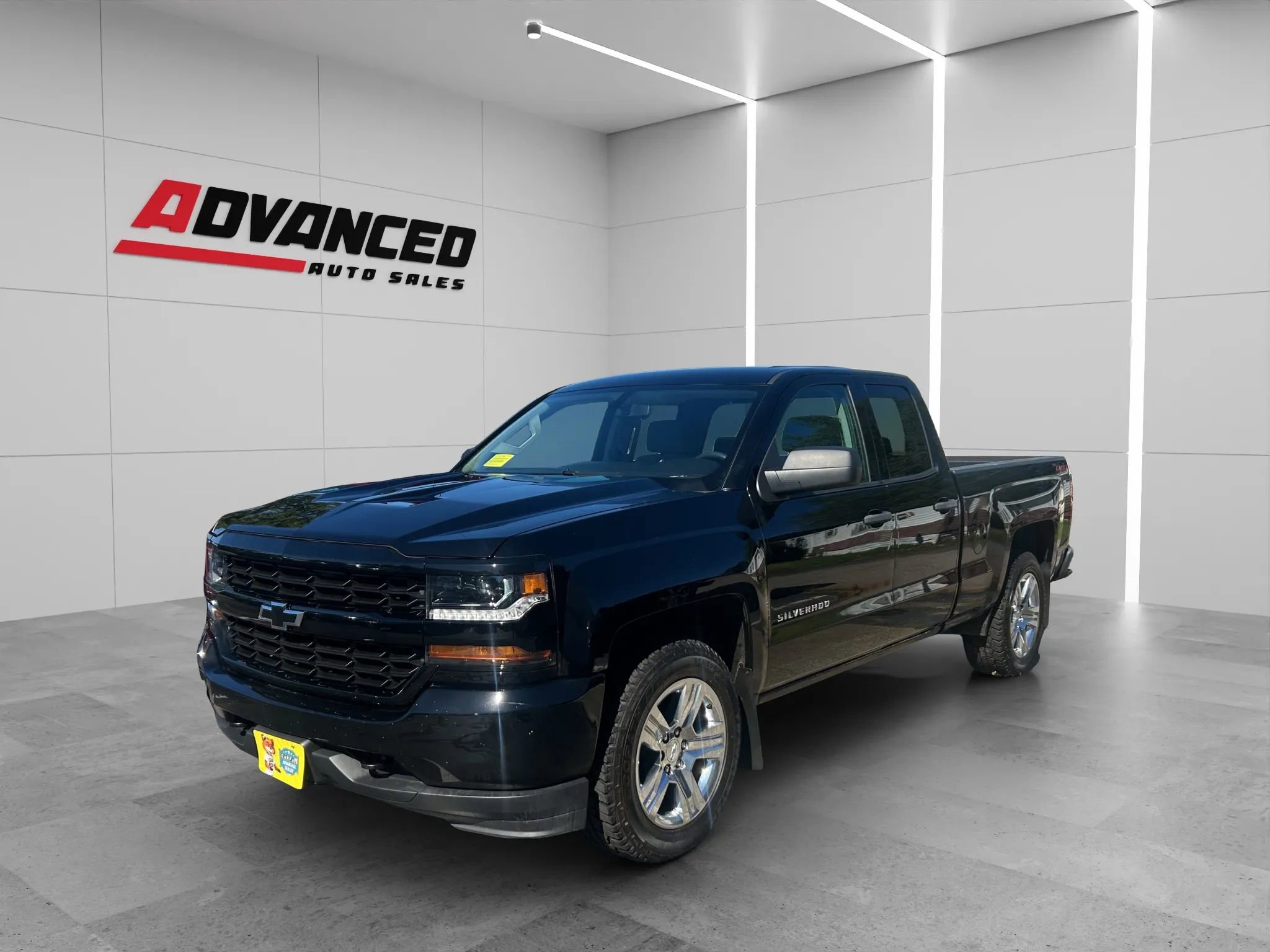 Used 2018 Chevrolet Silverado 1500 Custom w/ Trailering Package AWD/4WD image 3