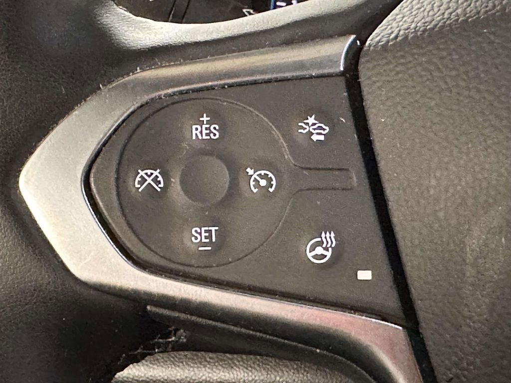 Used 2023 Chevrolet Traverse LT image 23
