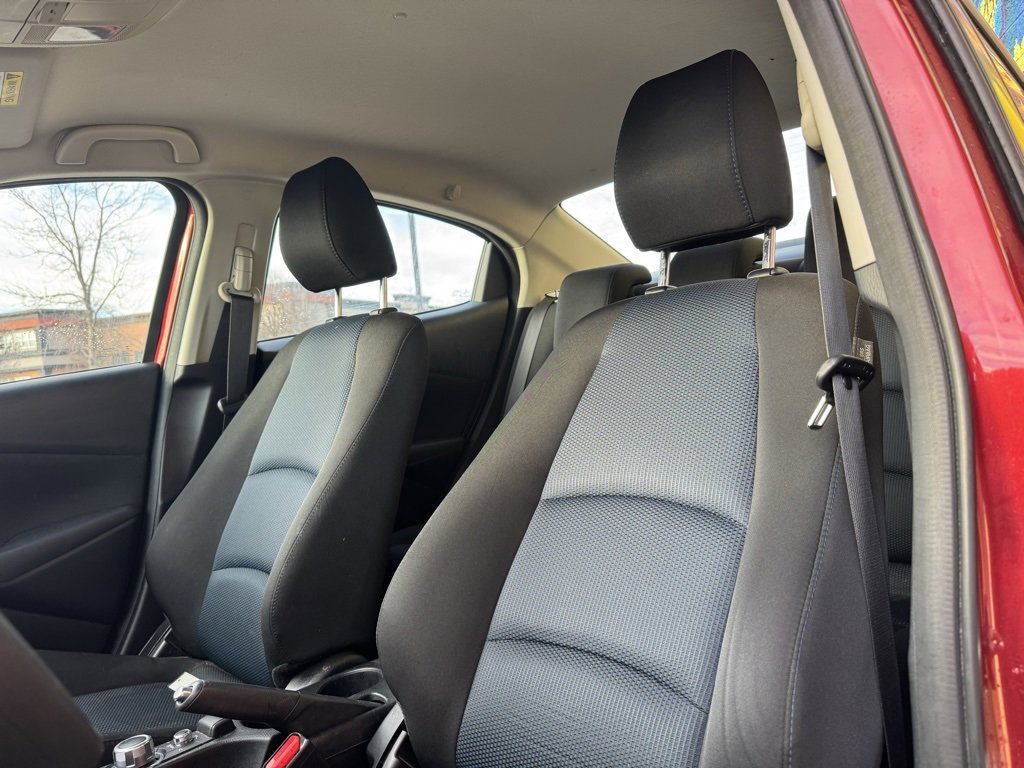 Used 2019 Toyota Yaris LE image 9