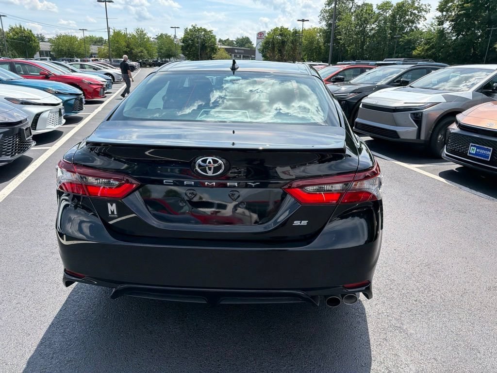 Used 2024 Toyota Camry SE w/ Cold Weather Package FWD image 6