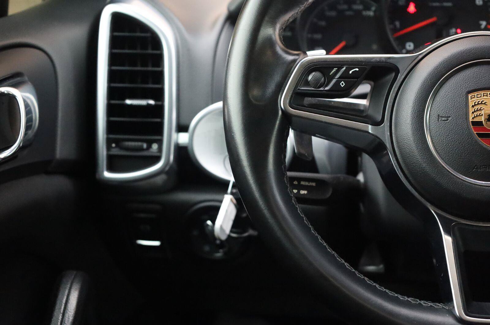 Used 2018 Porsche Cayenne AWD/4WD image 35