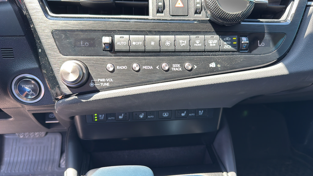Used 2024 Lexus ES 300h w/ Technology Package FWD image 29