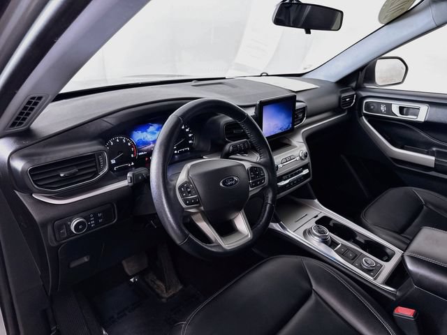Used 2022 Ford Explorer XLT w/ Equipment Group 202A AWD/4WD image 9