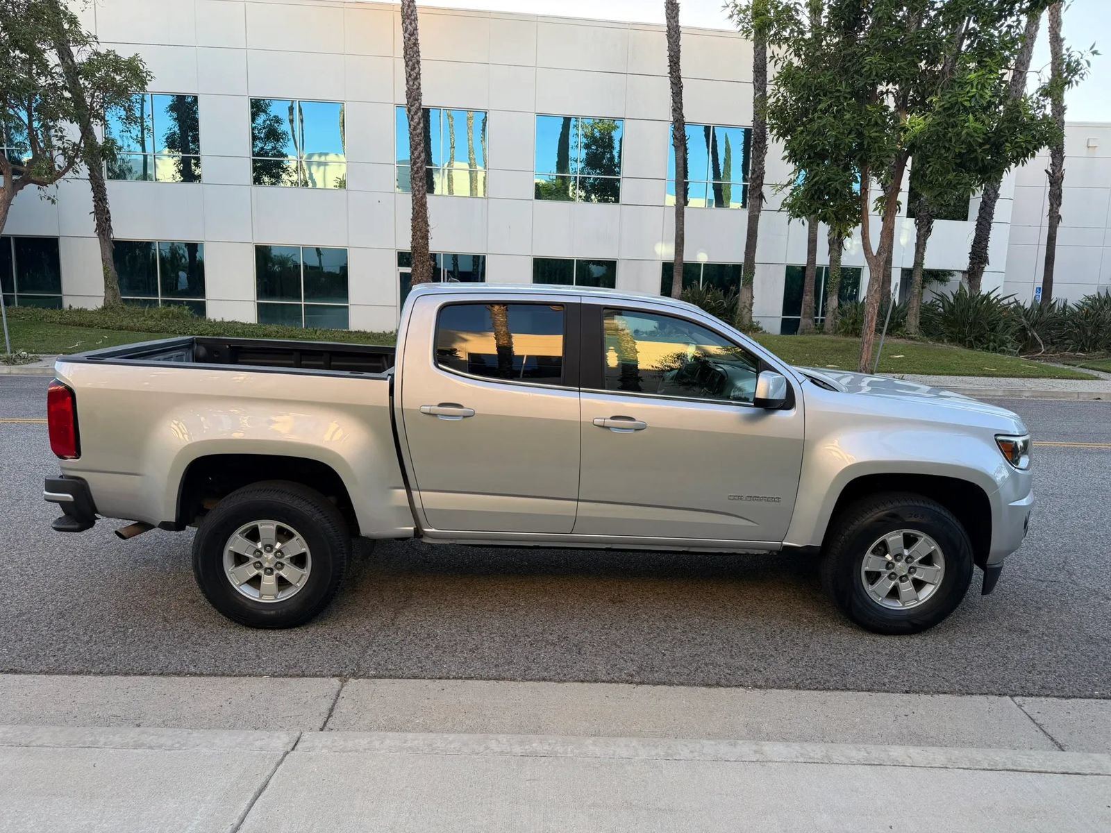 Used 2018 Chevrolet Colorado W/T w/ WT Convenience Package RWD image 5