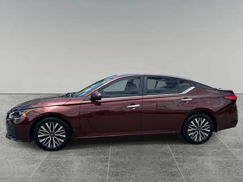Used 2023 Nissan Altima 2.5 SV FWD image 2
