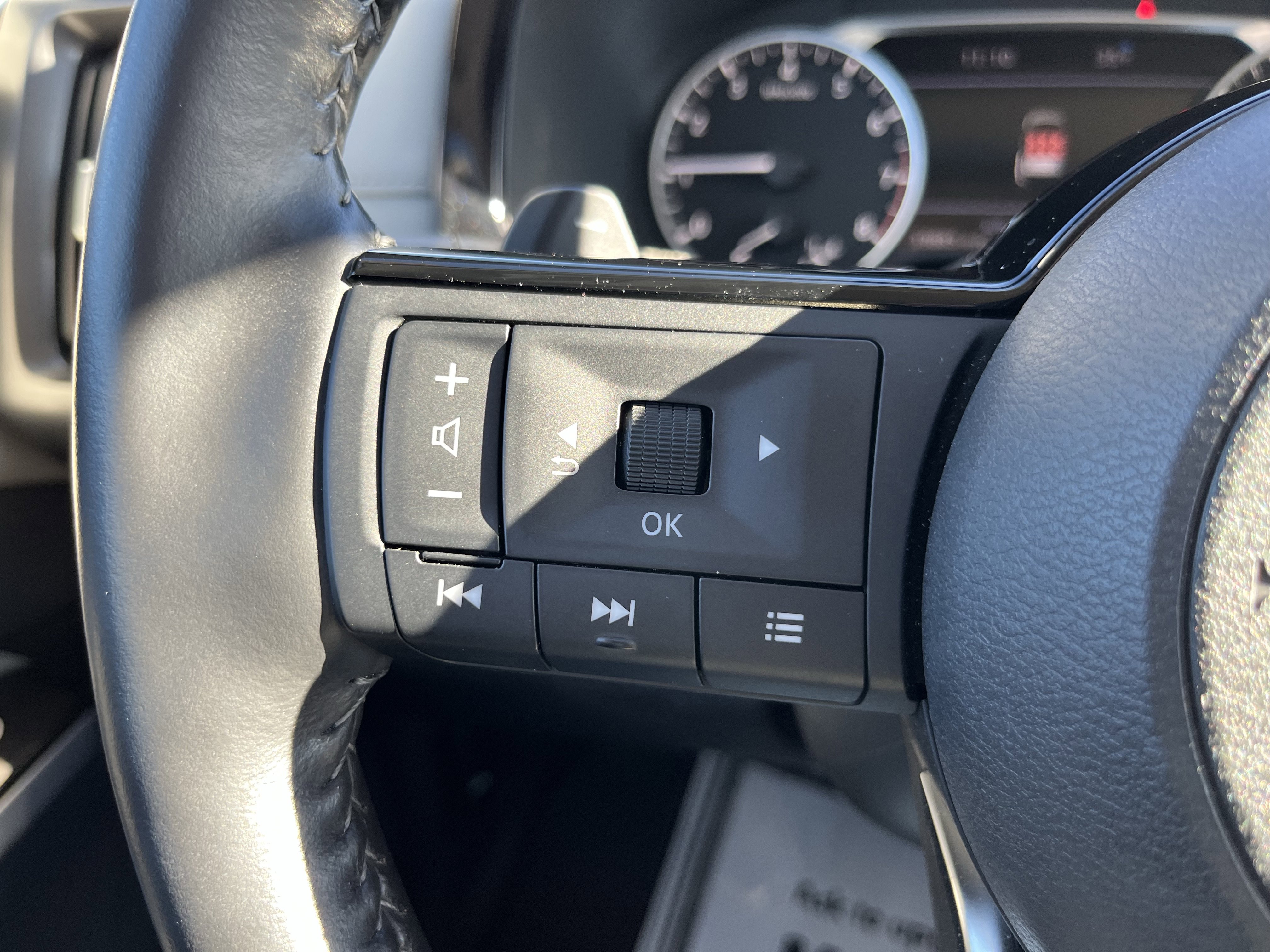 Used 2023 Nissan Pathfinder SL image 22