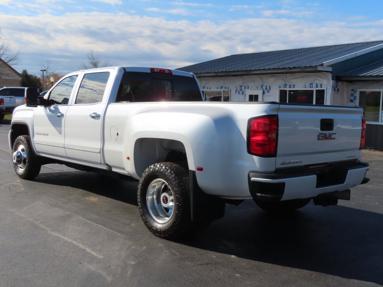 Used 2018 GMC Sierra 3500 Denali w/ Duramax Plus Package image 4