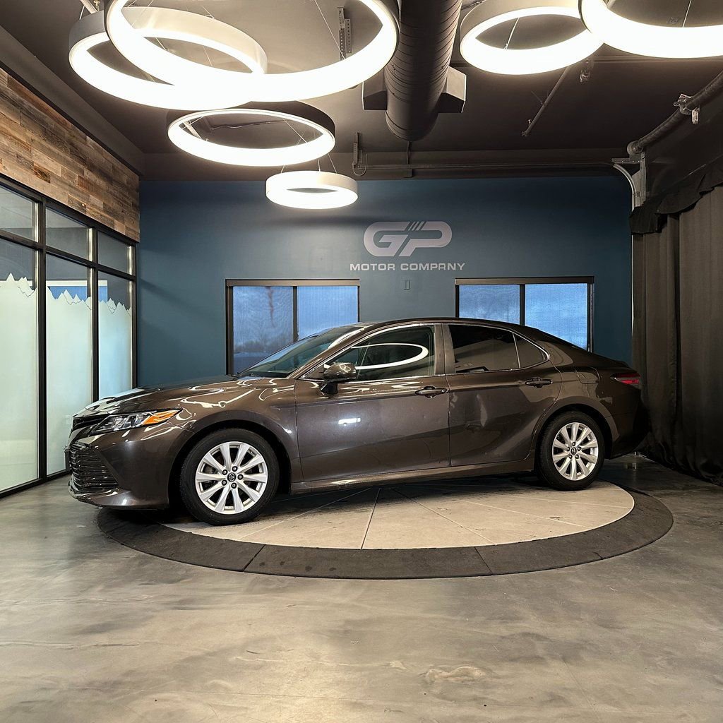 Used 2018 Toyota Camry LE FWD image 7